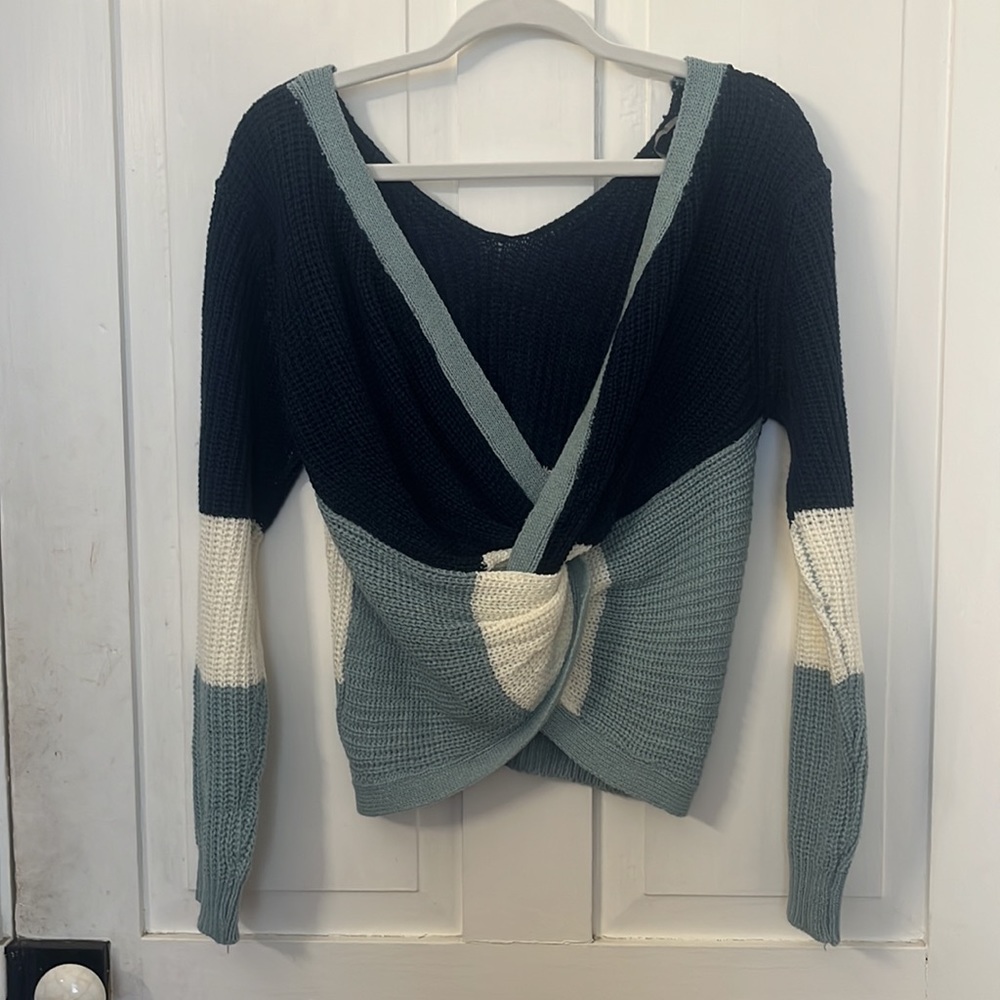 Twist back sweater - Picture 2 of 3